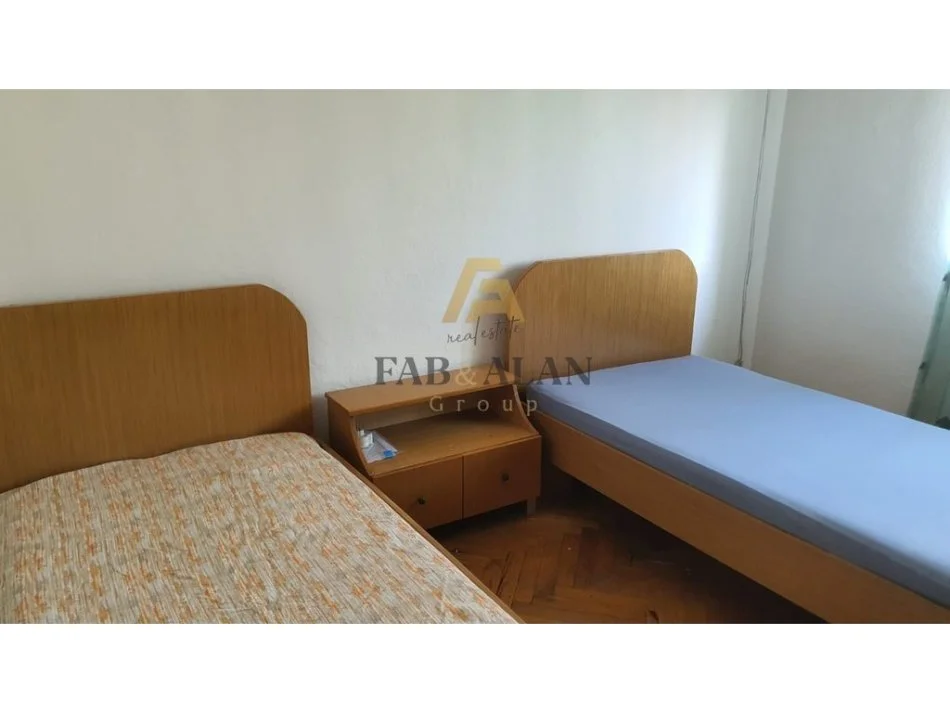 Tirane, jepet me qera apartament 1+1 Kati 3, 500 € (Rruga Bardhyl)