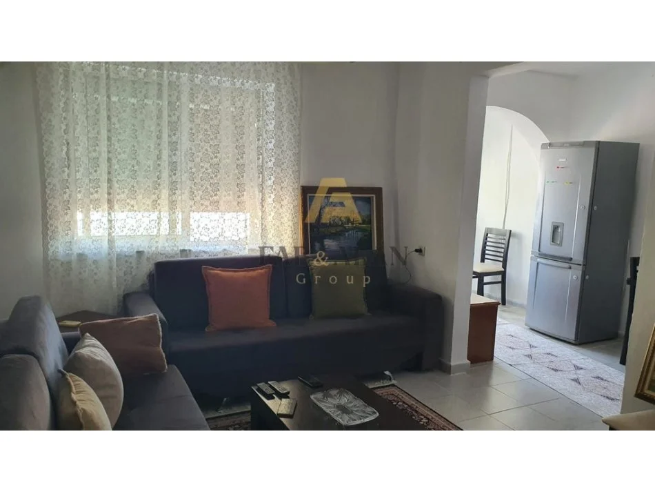 Tirane, jepet me qera apartament 1+1 Kati 3, 500 € (Rruga Bardhyl)