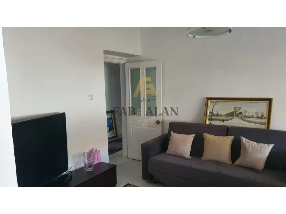 Tirane, jepet me qera apartament 1+1 Kati 3, 500 € (Rruga Bardhyl)