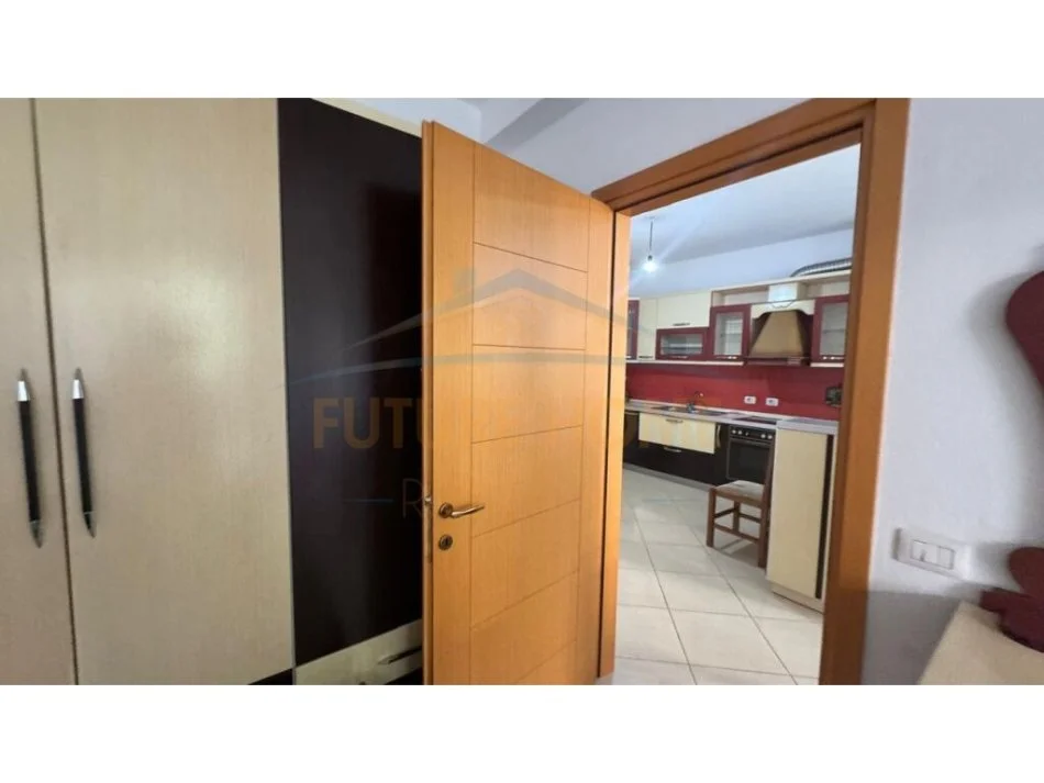 Tirane, jepet me qera apartament 1+1+Ballkon Kati 2, 70 m² 300 € (fresk)