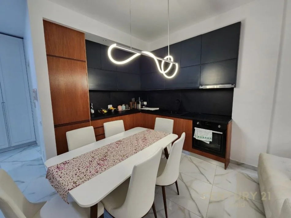 Tirane, shes apartament 1+1 Kati 2, 80 m² 165.000 € (Rruga e dibres)