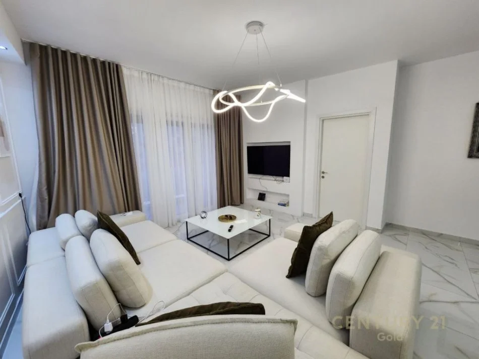 Tirane, shes apartament 1+1 Kati 2, 80 m² 165.000 € (Rruga e dibres)