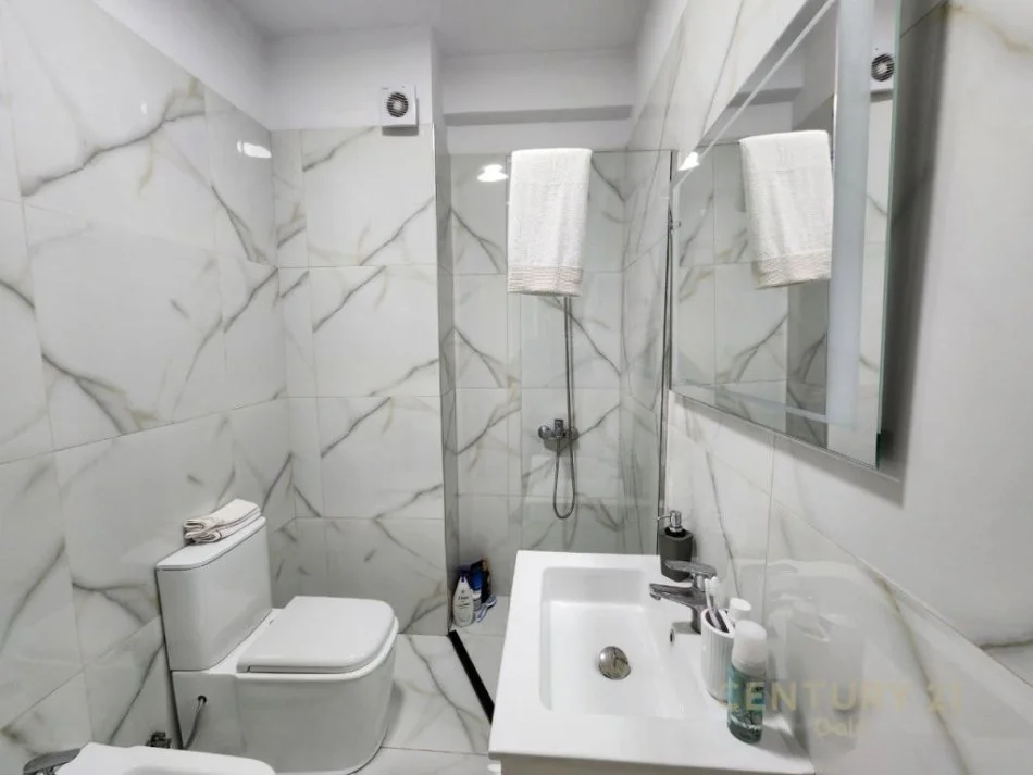 Tirane, shes apartament 1+1 Kati 2, 80 m² 165.000 € (Rruga e dibres)