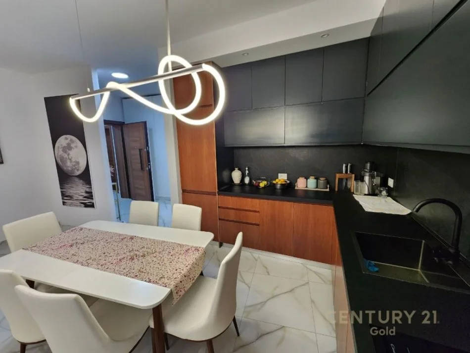 Tirane, shes apartament 1+1 Kati 2, 80 m² 165.000 € (Rruga e dibres)