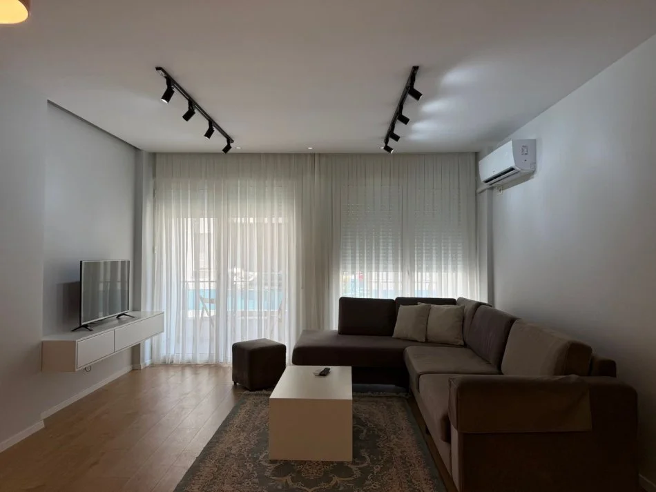 Tirane, jepet me qera apartament 1+1+Ballkon Kati 2, 67 m² 500 € (Kompleksi Mateo, Kopshti Botanik)