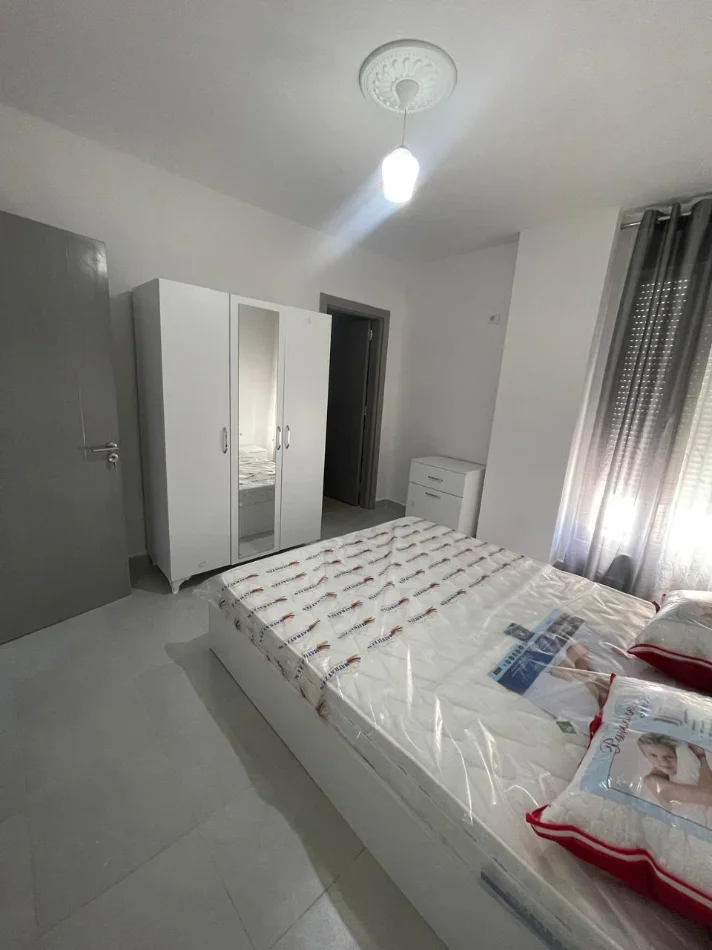 Tirane, jepet me qera apartament 2+1+Ballkon Kati 1, 100 m² 600 € (Prane Shkolles Tirana e Re)