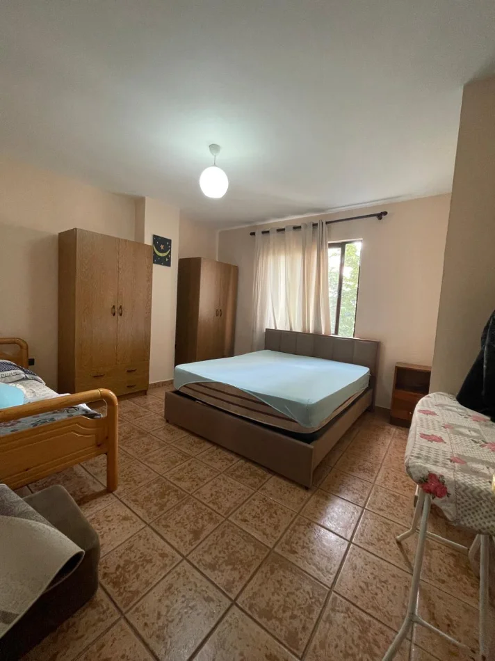 Tirane, jepet me qera apartament 1+1 Kati 2, 100 m² 450 € 