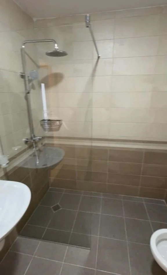 Tirane, jepet me qera apartament 1+1+Ballkon Kati 6, 70 m² 570 € (KOMPLEKSI FIOIR DI BOSKO)