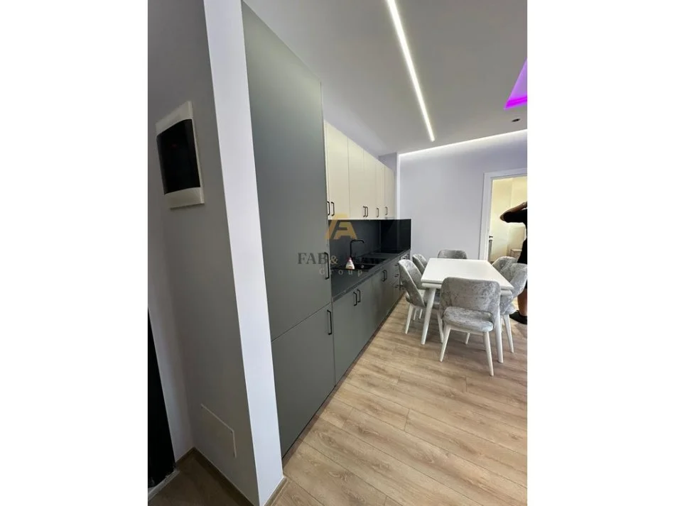 Tirane, jepet me qera apartament 2+1 Kati 7, 127 m² 600 € (Kamez)