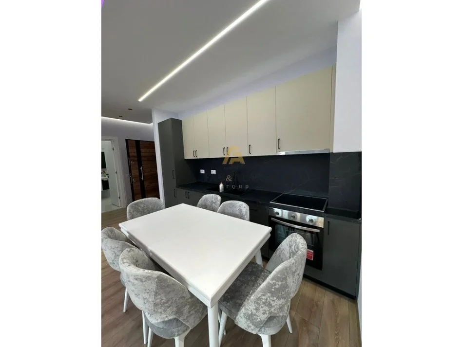 Tirane, jepet me qera apartament 2+1 Kati 7, 127 m² 600 € (Kamez)