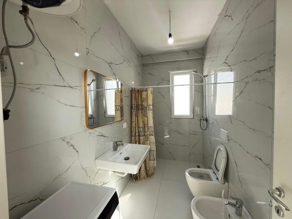 Tirane, jepet me qera apartament 2+1 Kati 6, 120 m² 450 € (Rruga stefan shundi)