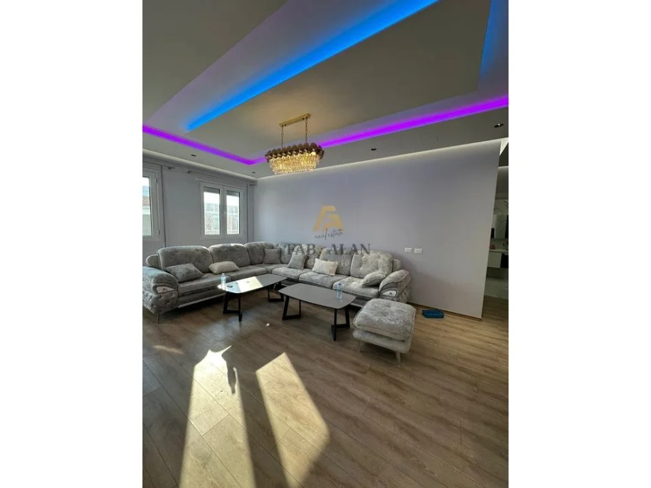 Tirane, jepet me qera apartament 2+1 Kati 7, 127 m² 600 € (Kamez)