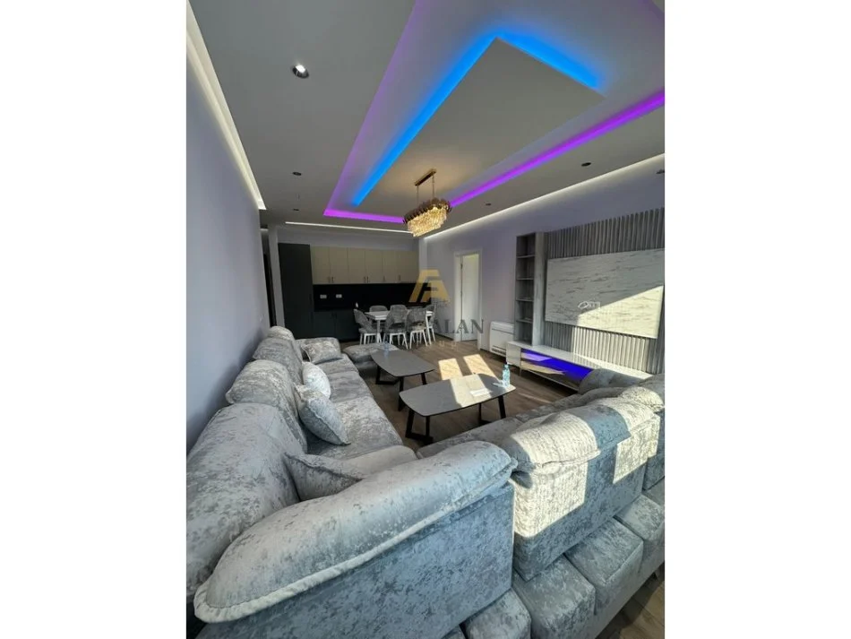 Tirane, jepet me qera apartament 2+1 Kati 7, 127 m² 600 € (Kamez)