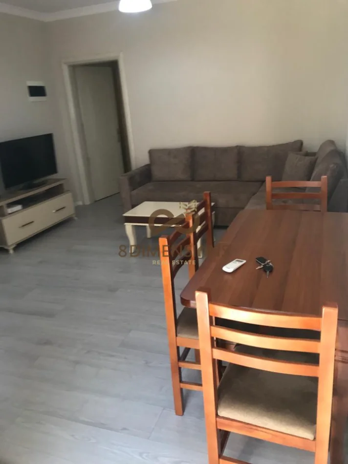 Jepet me qera apartament 1+1 ne Rrugen Todi Shkurti, prane Kompleksit Grand (D8241A-203)