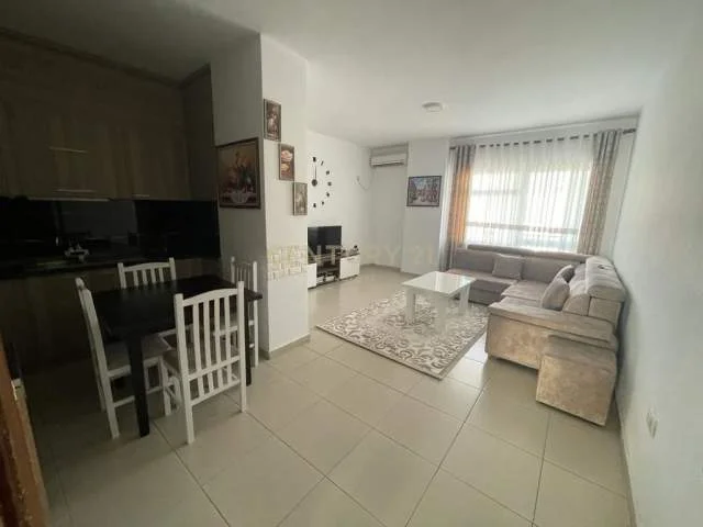 Tirane, jepet me qera apartament 2+1 Kati 6, 120 m² 450 Euro (Unaza e Re)