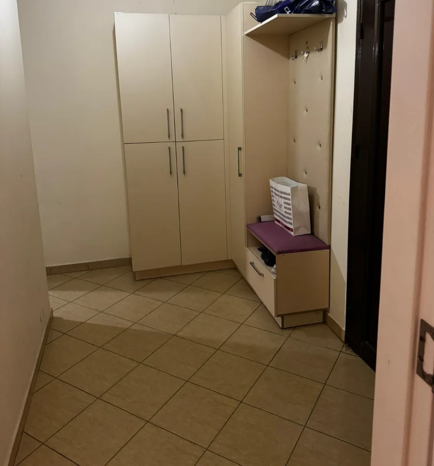 Tirane, jepet me qera apartament 1+1 Kati 4, 65 m² 400 € 