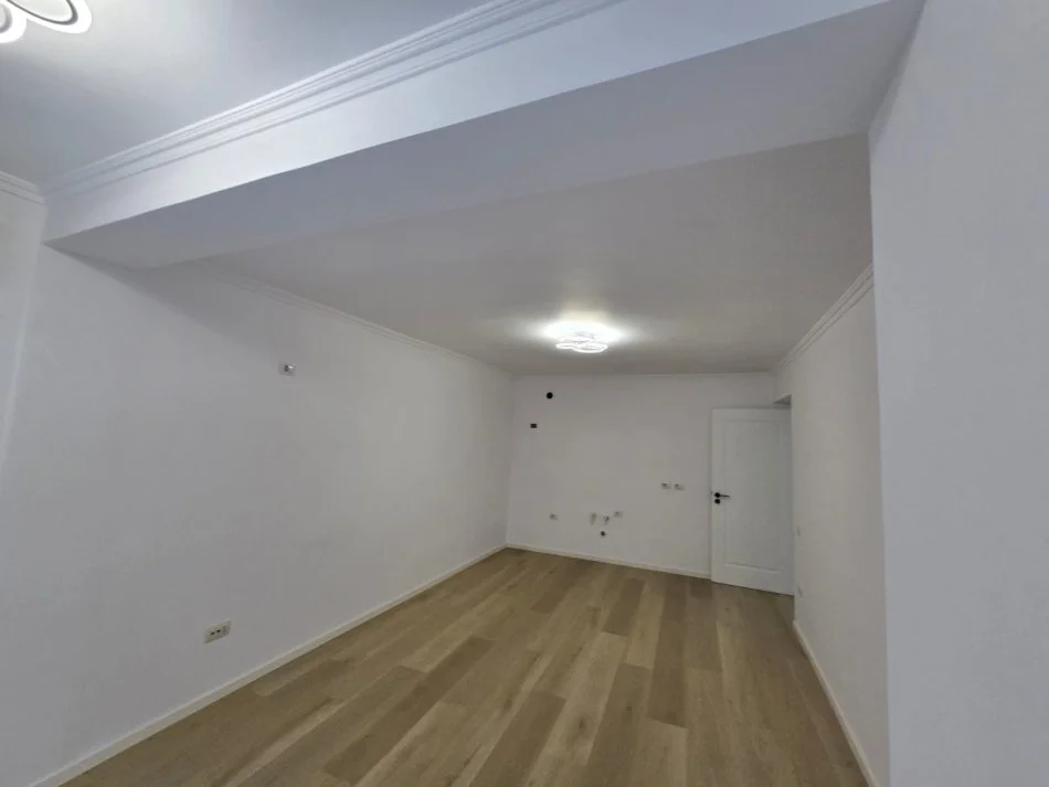 Tirane, shitet apartament 2+1 Kati 2, 75 m² 188.000 € (Rruga e Kavajes perballe Poliklinikes)