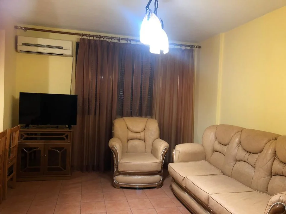 Tirane, jepet me qera apartament 1+1+Ballkon Kati 6, 63 m² 550 € 