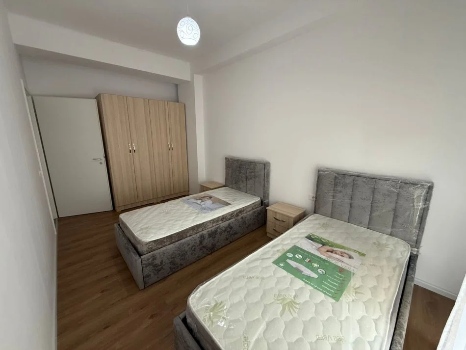 Tirane, jepet me qera apartament 2+1+Ballkon Kati 5, 79 m² 500 € (Alidem / REZIDENCA KADIU