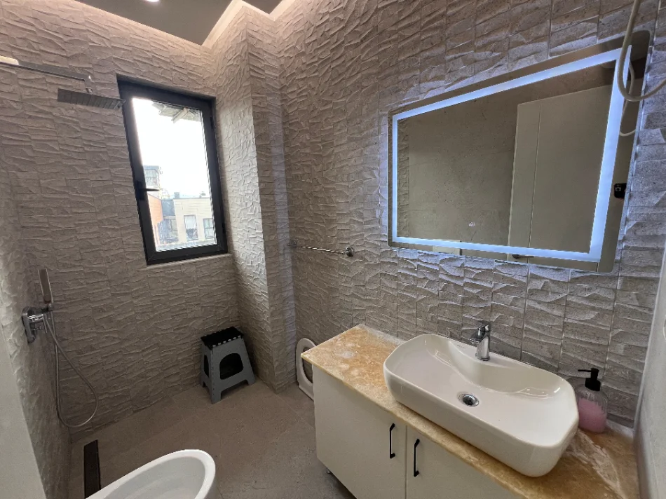Tirane, shitet apartament 3+1+Ballkon Kati 10, 133 m² 355.000 € (Rruga e kosovarve)