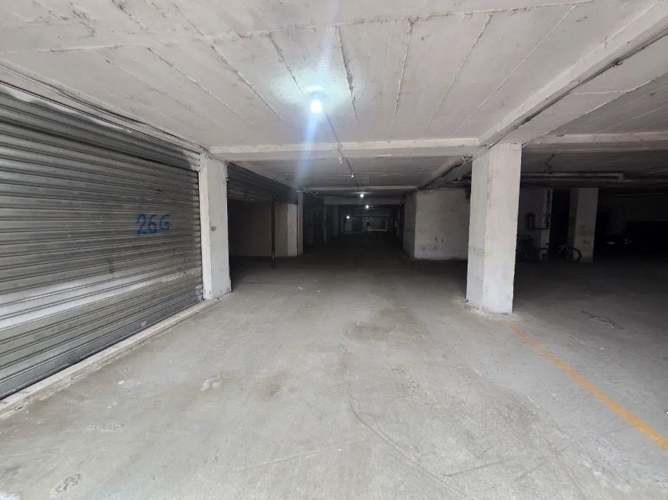 Tirane, jepet me qera garazh | post parkimi Kati -1, 15.000 m² 4.000 € (Pallatet e Verdha)