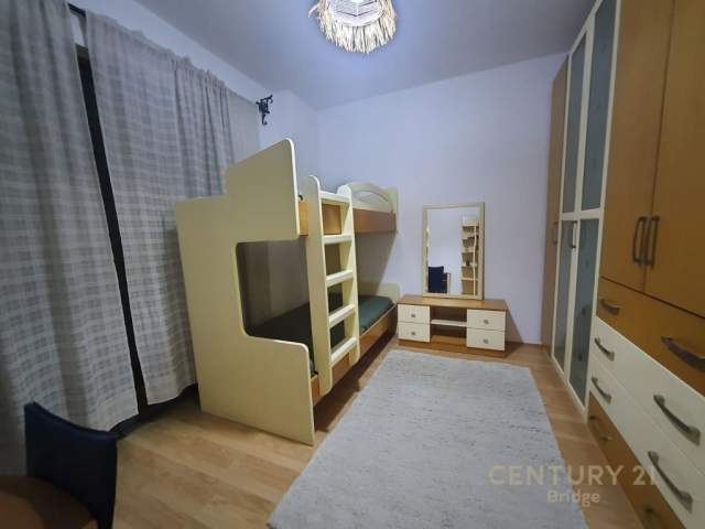 Tirane, jepet me qera apartament 2+1 Kati 11, 110 m² 600 Euro (rruga e kosovareve)