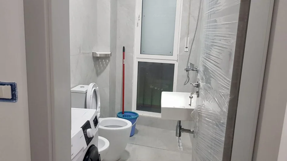 Tirane, jepet me qera apartament 1+1 Kati 3, 60 m² 650 € (Komuna e Parisit, Prane Kompleksit Kika 2)