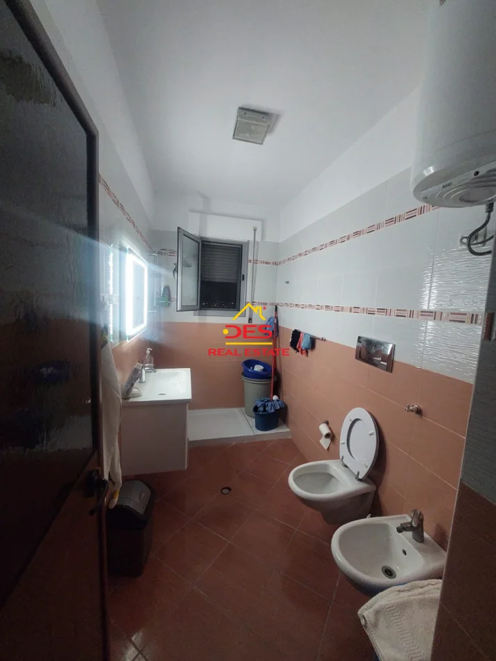 Vlore, shitet apartament 2+1+Ballkon Kati 4, 135 m² (Rruga Demokracia)