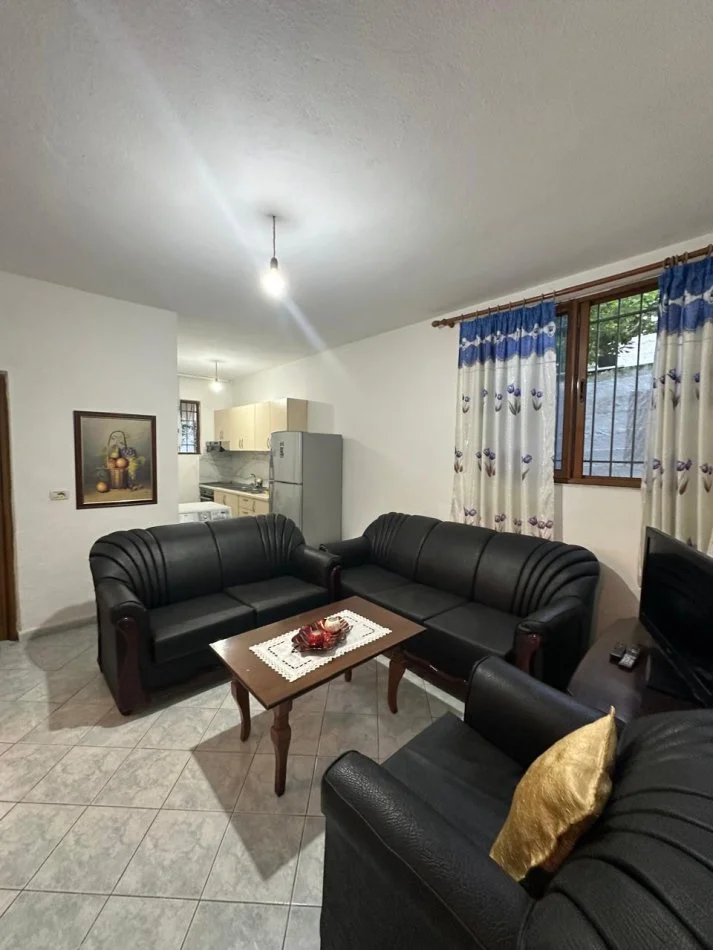 Tirane, jepet me qera apartament 2+1 , 300 € (Shkolla Murat Toptani)