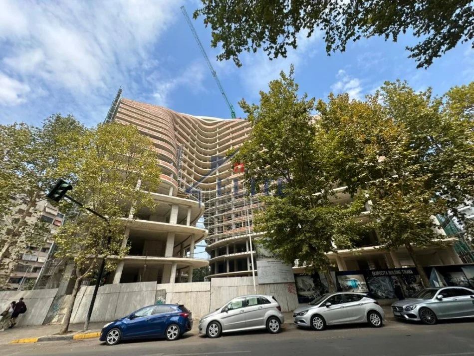 Tirane, shitet apartament 1+1+Ballkon Kati 16, 76 m² 250.000 € (Ish Ekspozita)