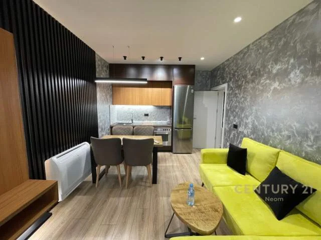 Tirane, jepet me qera apartament 2+1+BLK Kati 2, 900 Euro (Rruga e Kavajes)