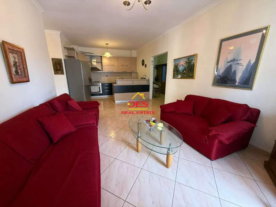 Vlore, jepet me qera apartament Kati 9, 120 m² 400 € (Bulevardi Vlorë-Skelë)