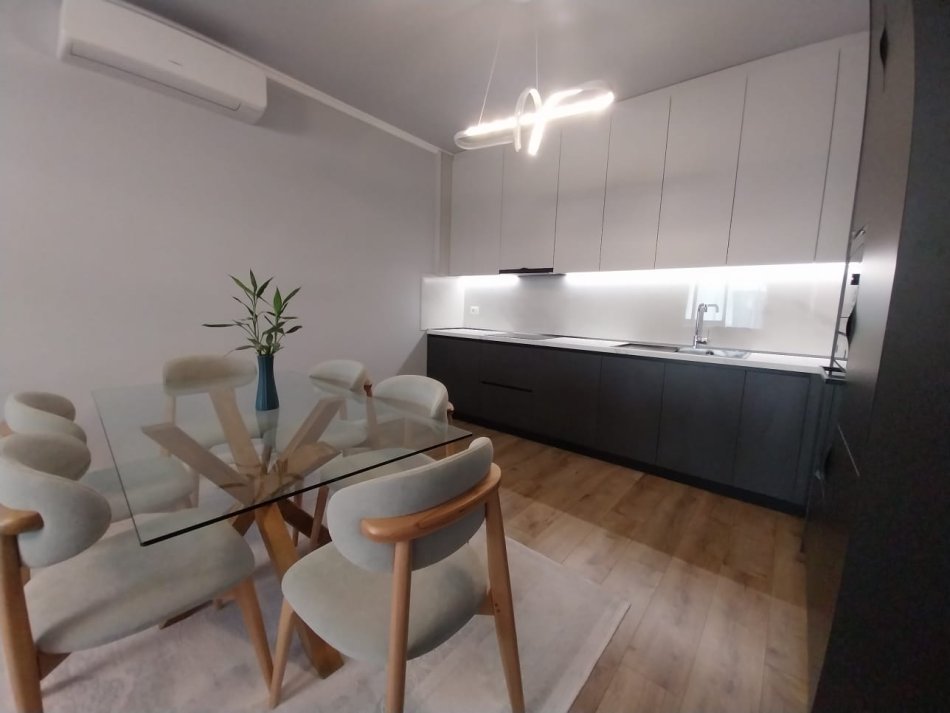 Tirane, jepet me qera apartament 2+1+Ballkon Kati 3, 110 m² 1.200 € (Liqeni i Thate)