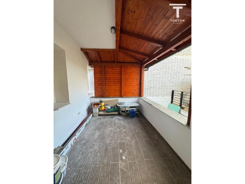 Tirane, jepet me qera ambjent biznesi Kati 3, 145 m² 1.300 € (Ali Demi) TT1923