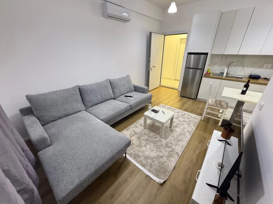 Tirane, jepet me qera apartament 1+1 Kati 2, 54 m² 420 € (Rezidenca OxA)