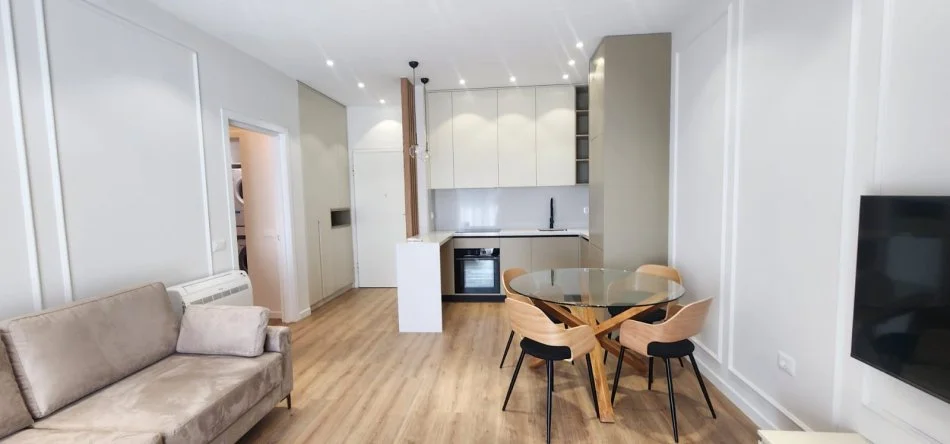 Tirane, jepet me qera 2+1+Ballkon Kati 5, 100 m² 1.800 € (tek Rruga e Kosovareve)