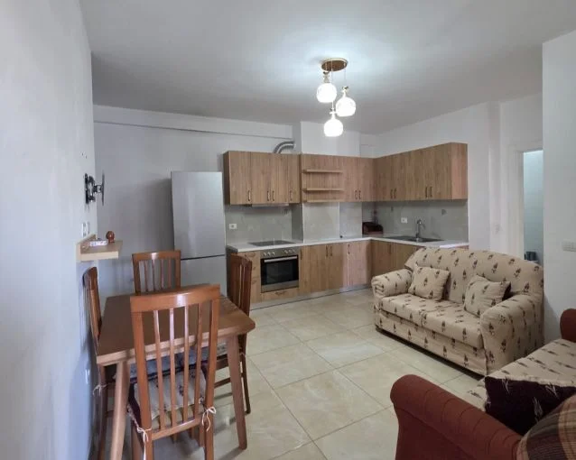 Tirane, jepet me qera apartament 2+1 Kati 3, 500 € (Astir)