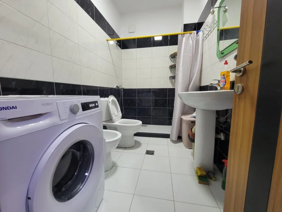 Tirane, jepet me qera apartament 1+1 Kati 6, 72 m² 450 € (Tirana Golden Park)