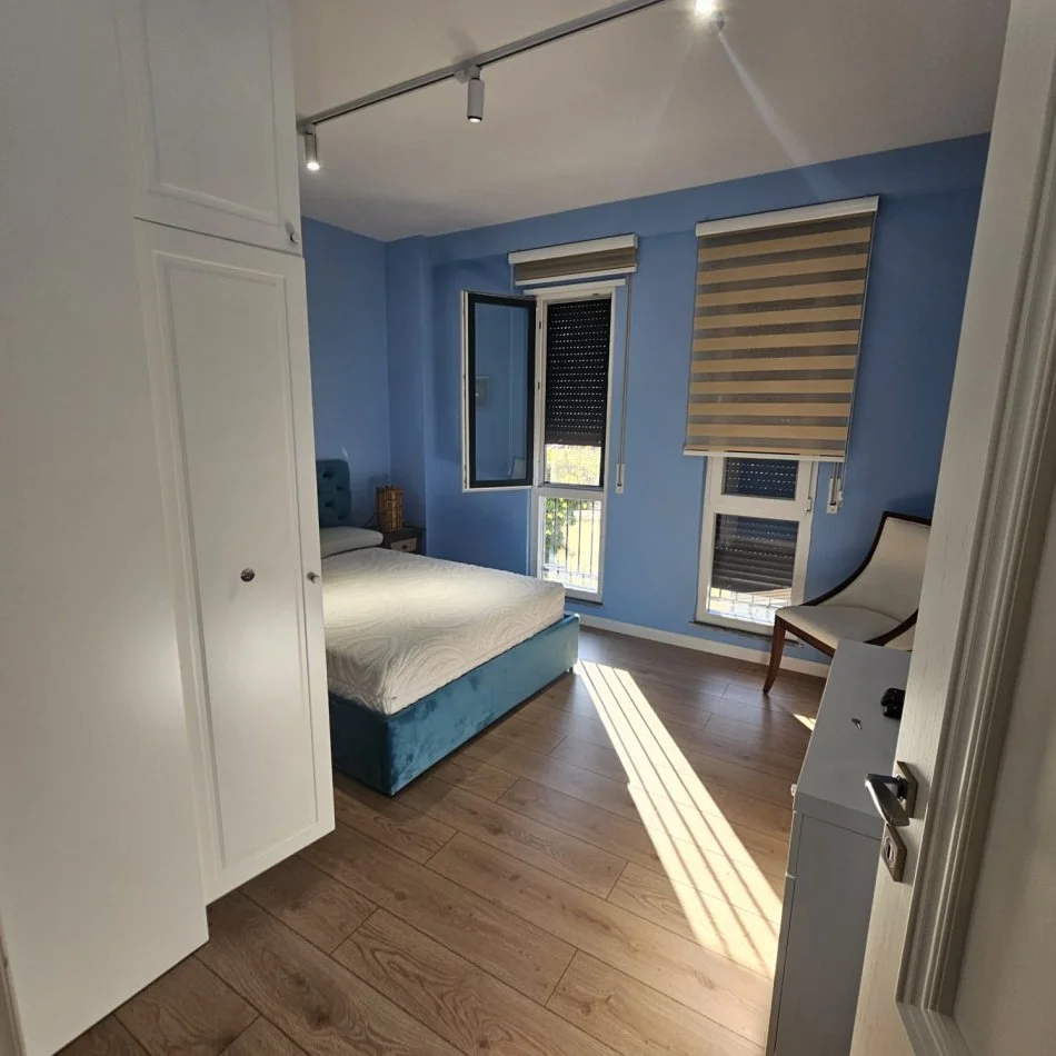 Tirane, jepet me qera apartament+ Post Parkimi 4+1+Aneks+Ballkon Kati 1, 170 m² 1.300 € (Myslym Shyri)