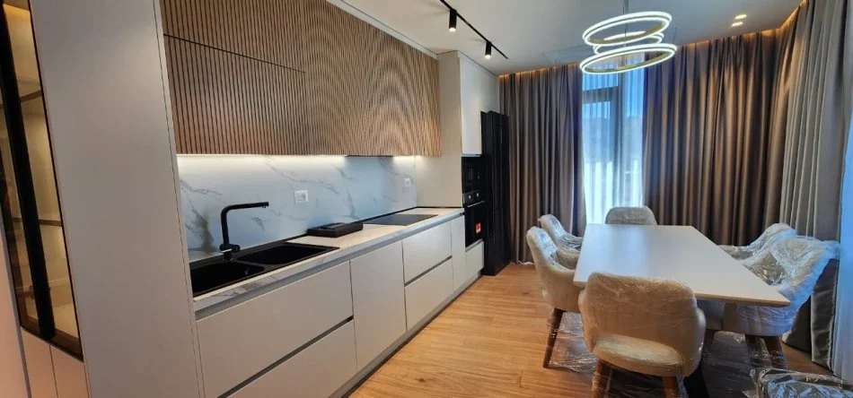 Tirane, jepet me qera apartament 2+1+Ballkon Kati 11, 2.300 € (Rezidenca Lake View)