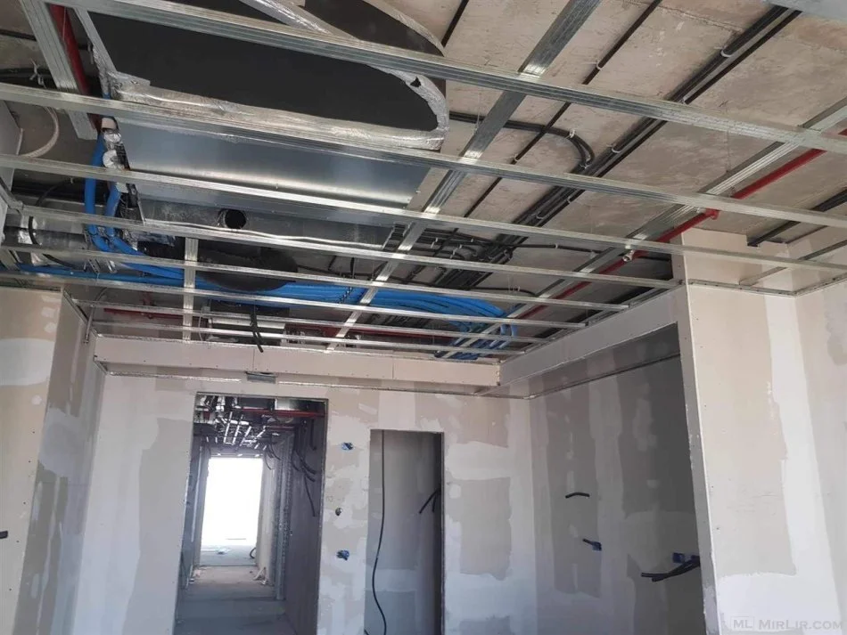 Ofrojmë punime gipsi dhe lyerje.