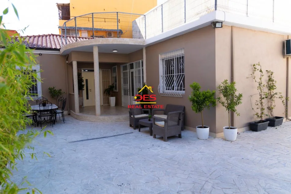 Vlore, jepet me qera shtepi 2+1+Ballkon Kati 0, 124 m² 700 € (Rruga Dreshovica)
