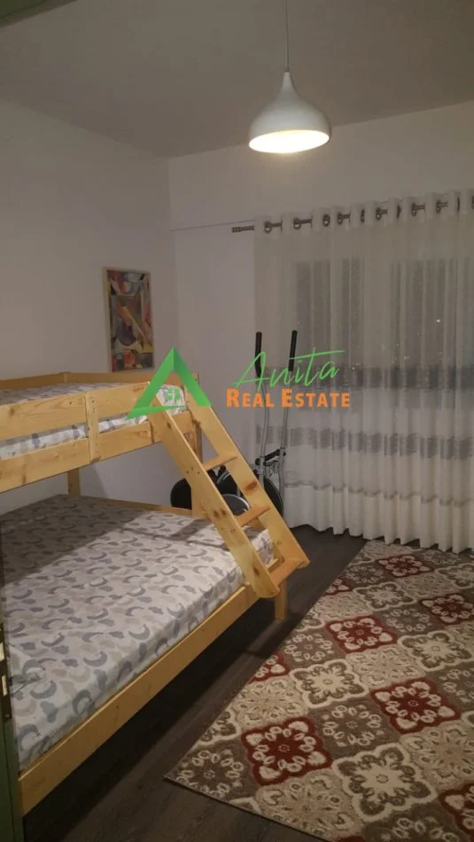 Tirane, jepet me qera apartament 2+1+Ballkon Kati 3, 90 m² 680 € (Liqeni i Thate, rruga Peti)