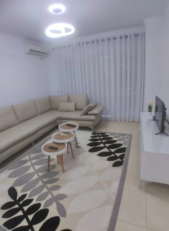 Tirane, jepet me qera apartament 2+1+Ballkon Kati 2, 90 m² 700 € (Don bosko)