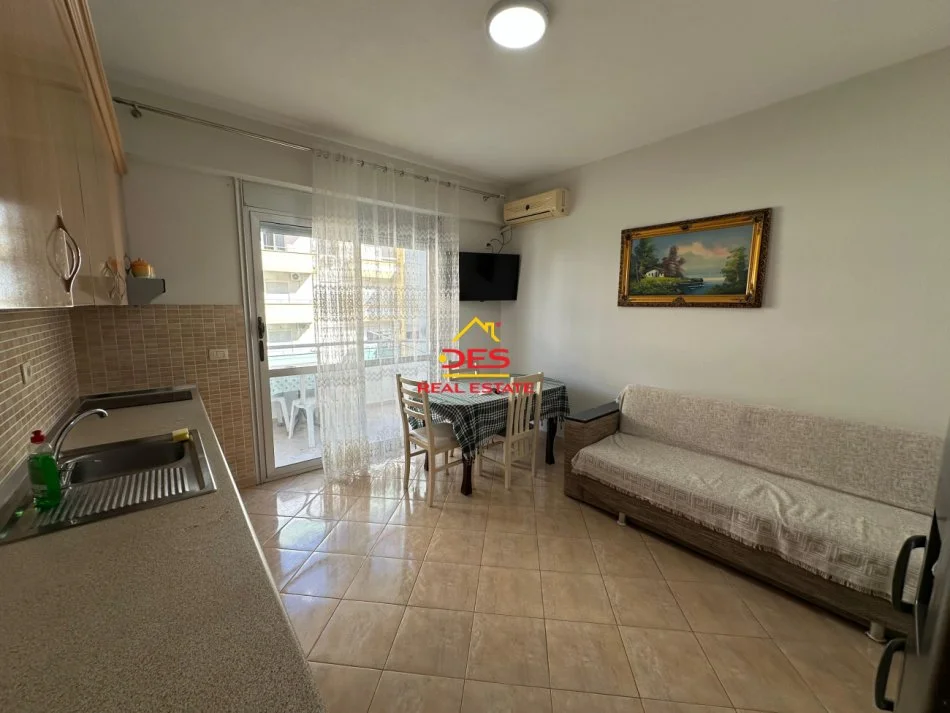Vlore, jepet me qera apartament 1+1+Ballkon Kati 5, 70 m² 250 € (Rruga murat Tërbaçi)