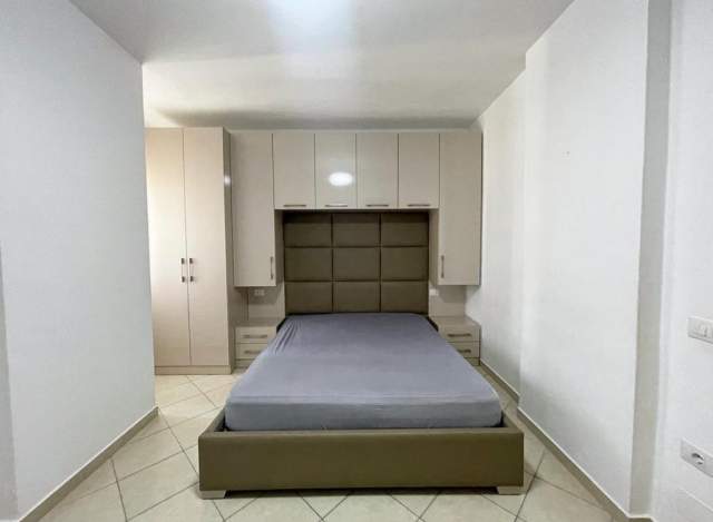 Tirane, shes apartament 1+1+BLK Kati 3, 64 m² 75.000 Euro (Tek Vila L)