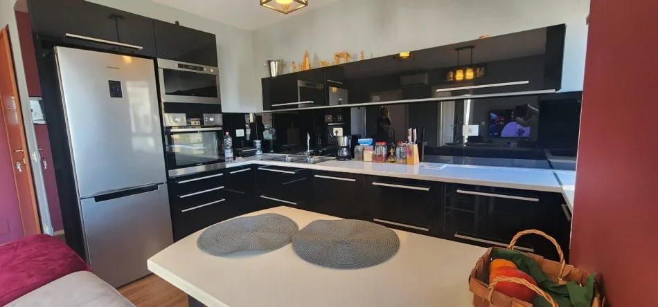 Tirane, jepet me qera apartament 1+1+Ballkon Kati 5, 90 m² 750 € (Mine Peza)