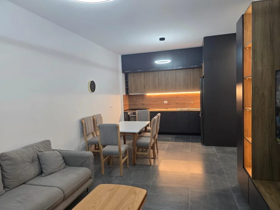 Tirane, jepet me qera apartament 2+1+post parkimi Kati 1, 90 m² 680 € (Tirana Uptown perballe Concord Center)