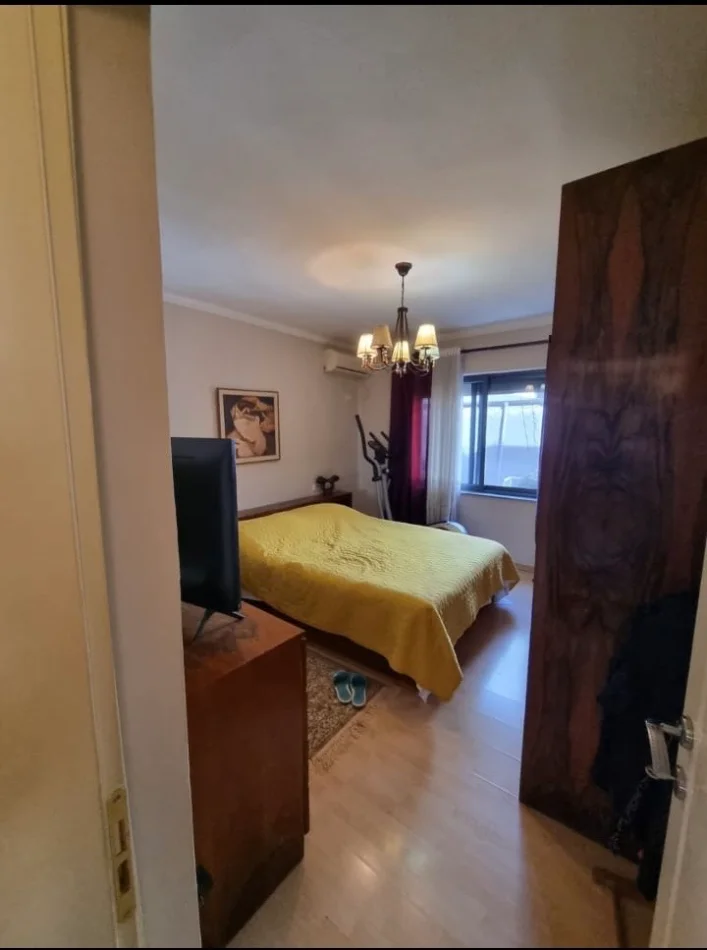 Tirane, jepet me qera apartament 2+1+Ballkon , 75 m² 700 € 
