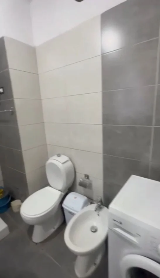 Tirane, jepet me qera apartament 2+1+Ballkon Kati 7, 87 m² 550 € (rruga Din Bosko)